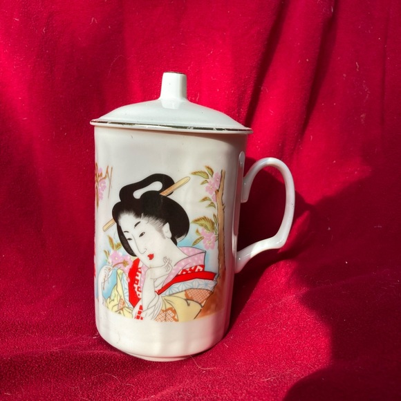 ***NOT AVAILABLE***. Chuan Kuo / CK Bone China Covered Mug w/ Geisha Woman - Picture 1 of 4